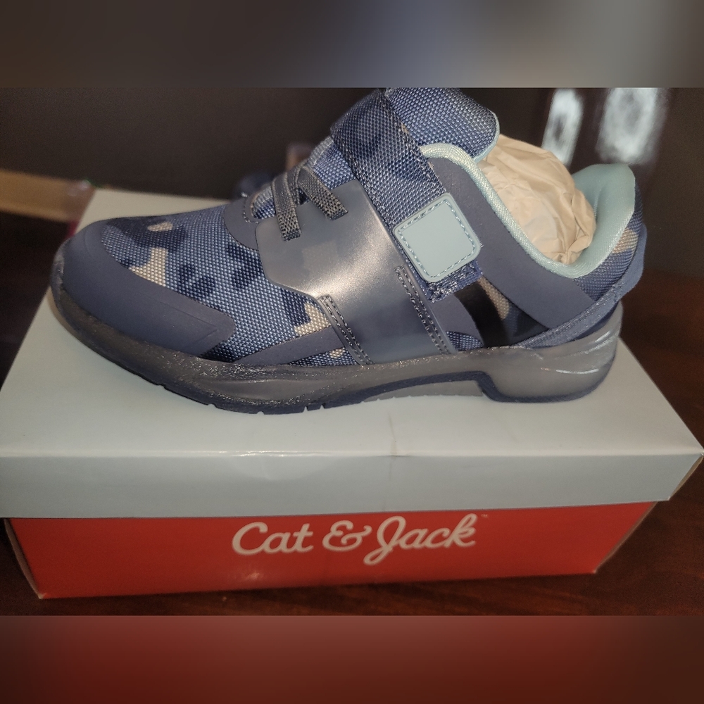 Cat & Jack Boys Light Up Size 13 Sneakers Blue Cammo Hook, And Loop Closure
